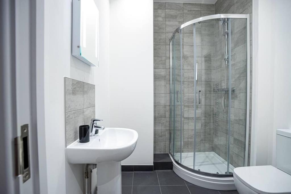 Bayard Apartments City Centre 2 Bedroom Apartment ปีเตอร์โบโรห์ ภายนอก รูปภาพ